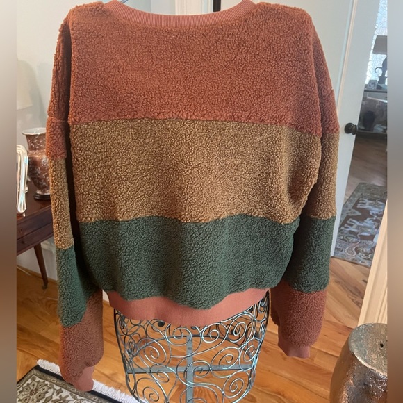 Fall Sweater! Orange, green, and taupe colored sweater. - Picture 5 of 7